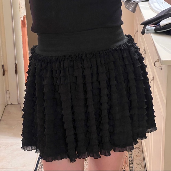 🖤Zara - black frilly skirt - size medium. Ft. thick elastic waistband :) - Picture 2 of 8